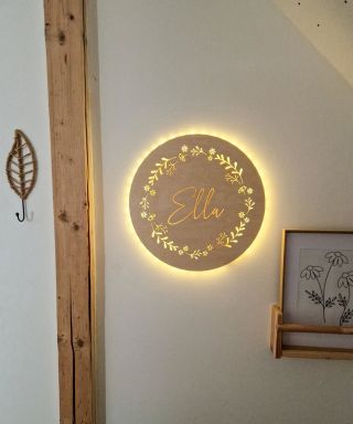 Ella 🌸✨ #ella #darek #darekproholcicku #darekpromiminko #svetylko #lampicka #detskypokoj #pokojicek #prebalovacikoutek...